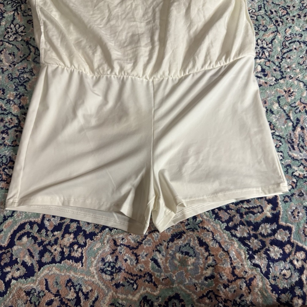 Hollister Women's Lace Lined White Skirt with Built in Shorts Size M - Picture 8 of 8